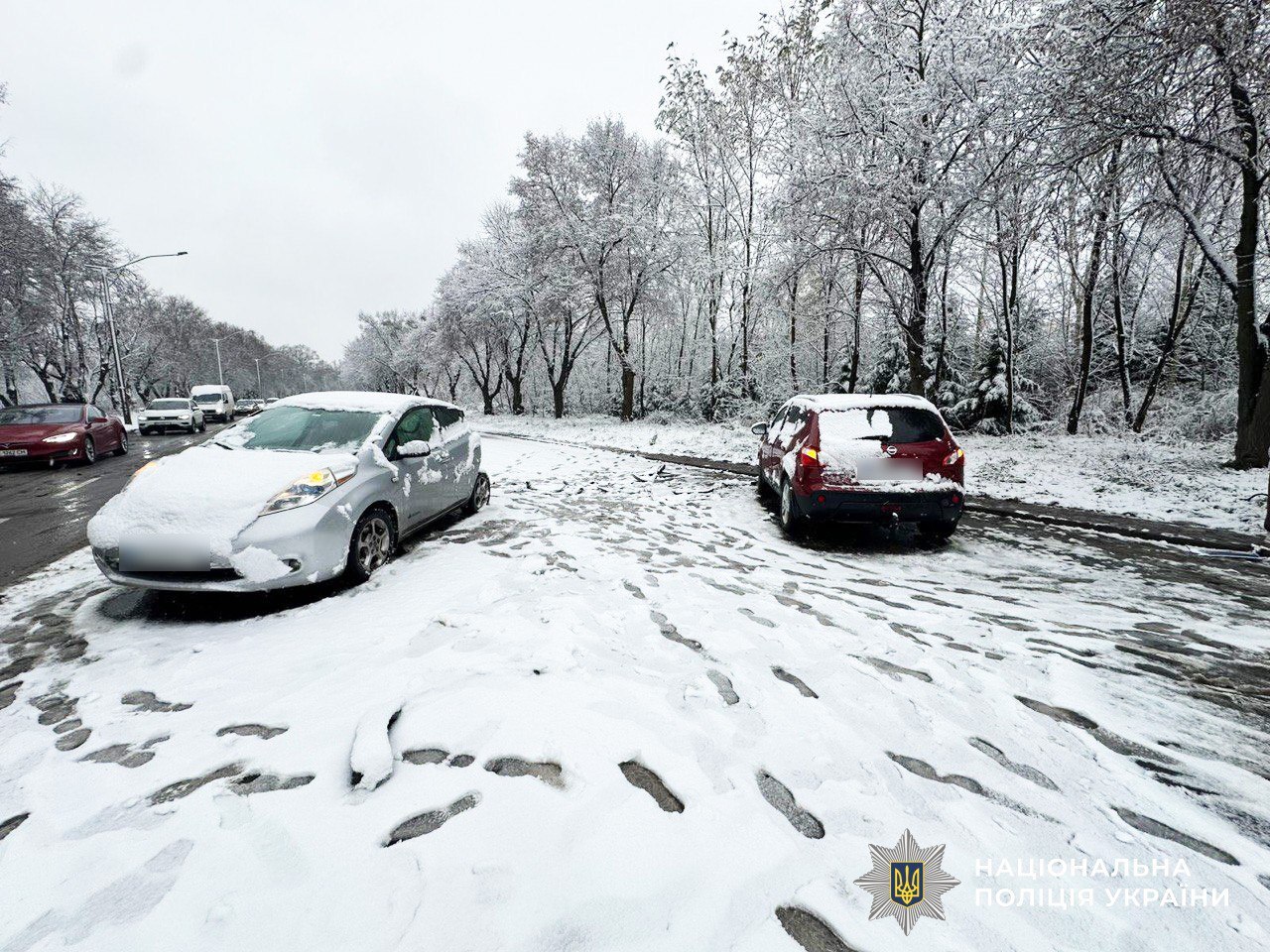 У поліції повідомили деталі серйозної ДТП на Захисників Маріуполя у Рівному: людина – у реанімації (ФОТО)