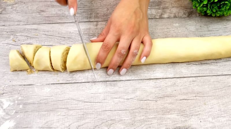 Такого печива багато не буває, можна пекти хоч щодня: простий рецепт з горіхами (ФОТО)