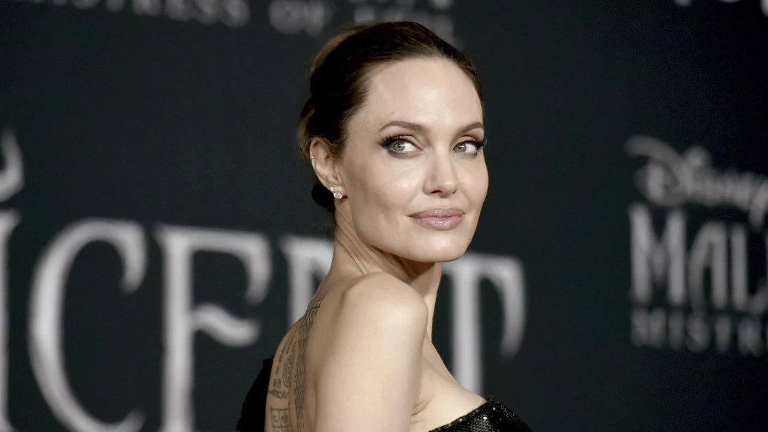 Анджеліна Джолі готується покинути США та продає свій маєток