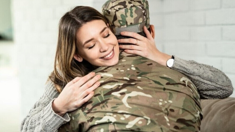 Не лише чоловік: Як дружини військових можуть брати відпустку поза графіком