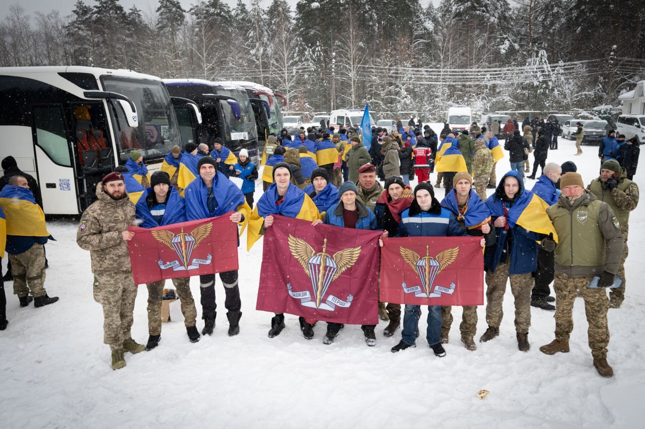 Наші – вдома: Двоє захисників із Рівненщини повернулися з полону (ФОТО)