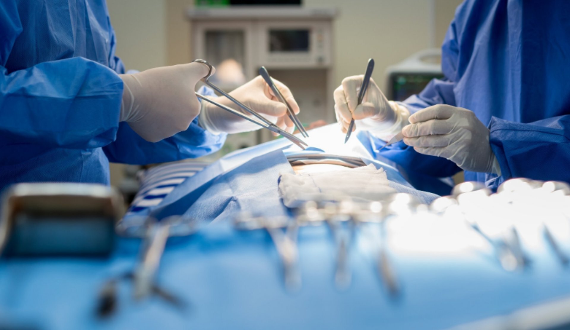 Понад 9 годин боротьби за життя: У Рівному успішно прооперували військового після важких поранень