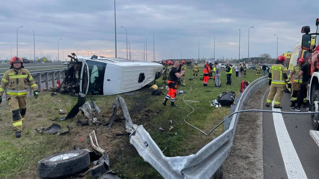 Мікроавтобус з українцями потрапив у ДТП у Польщі: Є постраждалі (ФОТО)