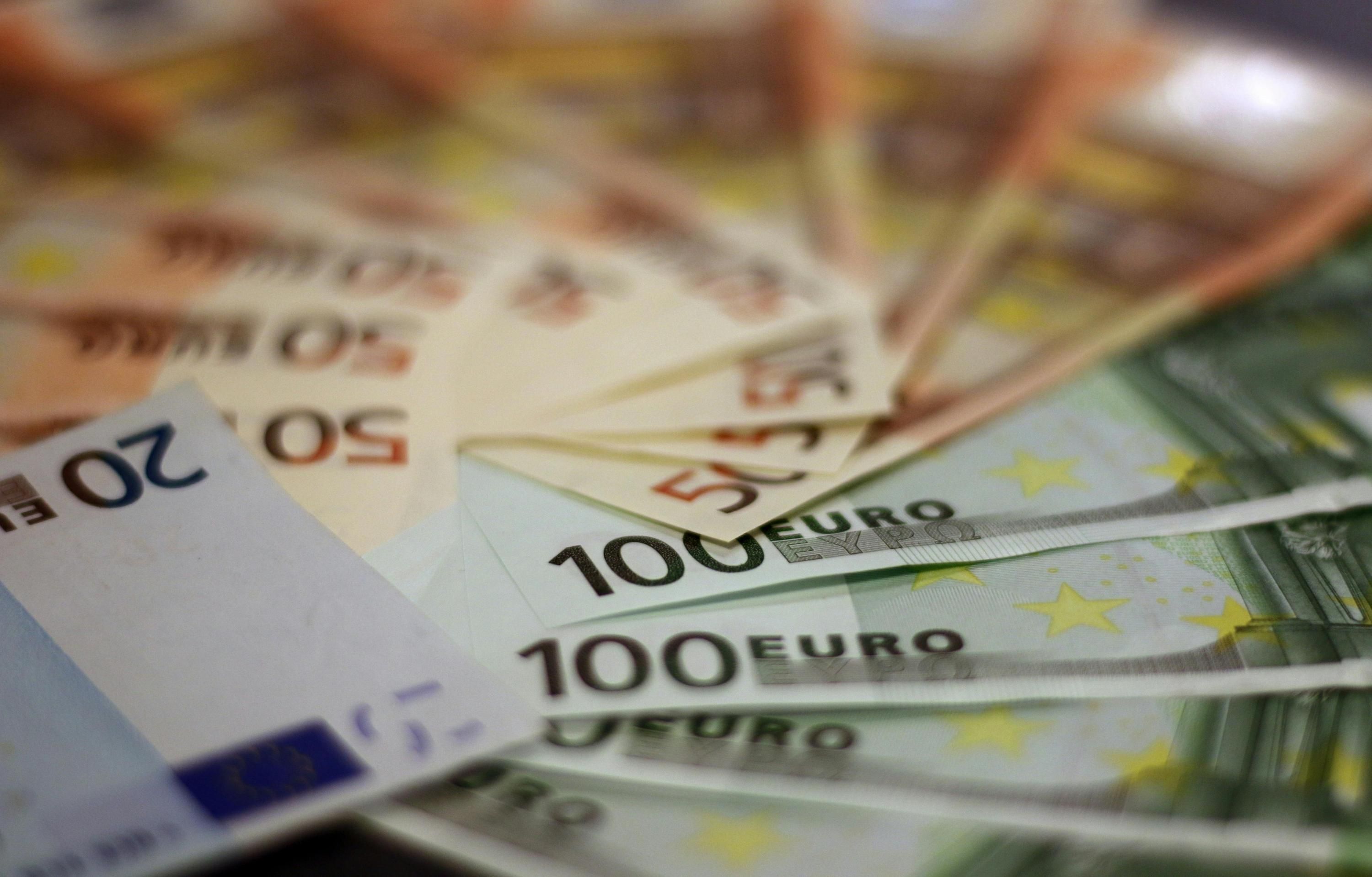 Одна з країн Європи переходить на євро: Що передбачає рішення