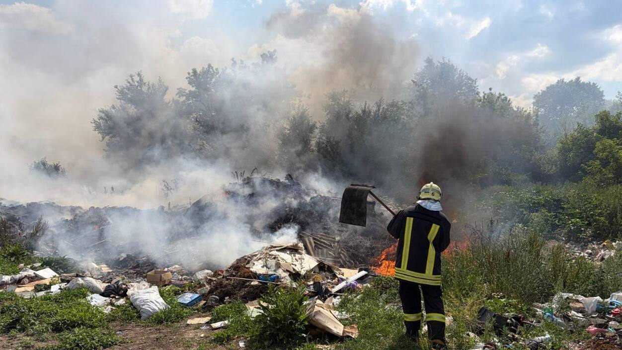 Полум'я не вщухає: на Рівненщині зафіксували серію пожеж за один день (ФОТО)