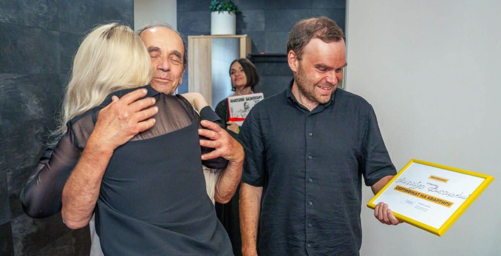 Фонд Ахметова придбав, облаштував і передав – квартиру відомому фізику Михайлу Висоцькому (ВІДЕО)