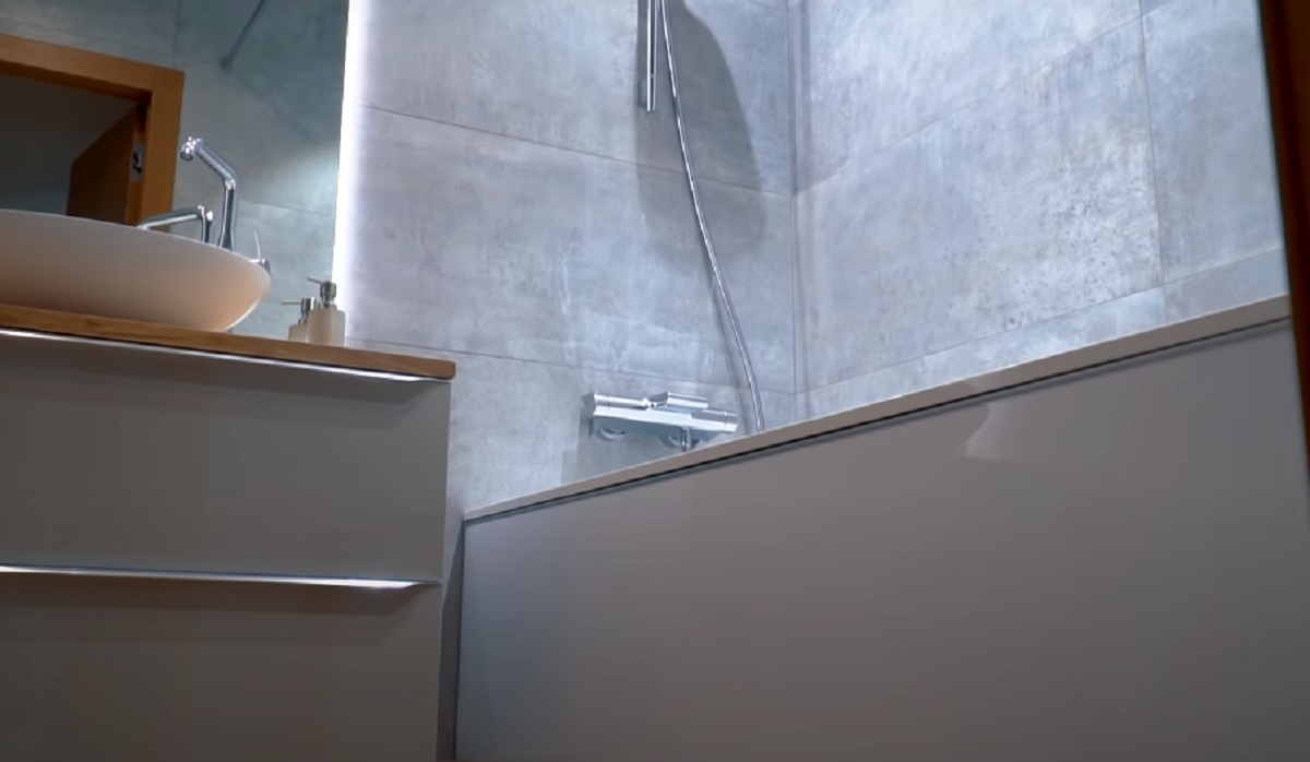Ваша сантехника засияет: простые советы по удалению пятен извести в ванной комнате