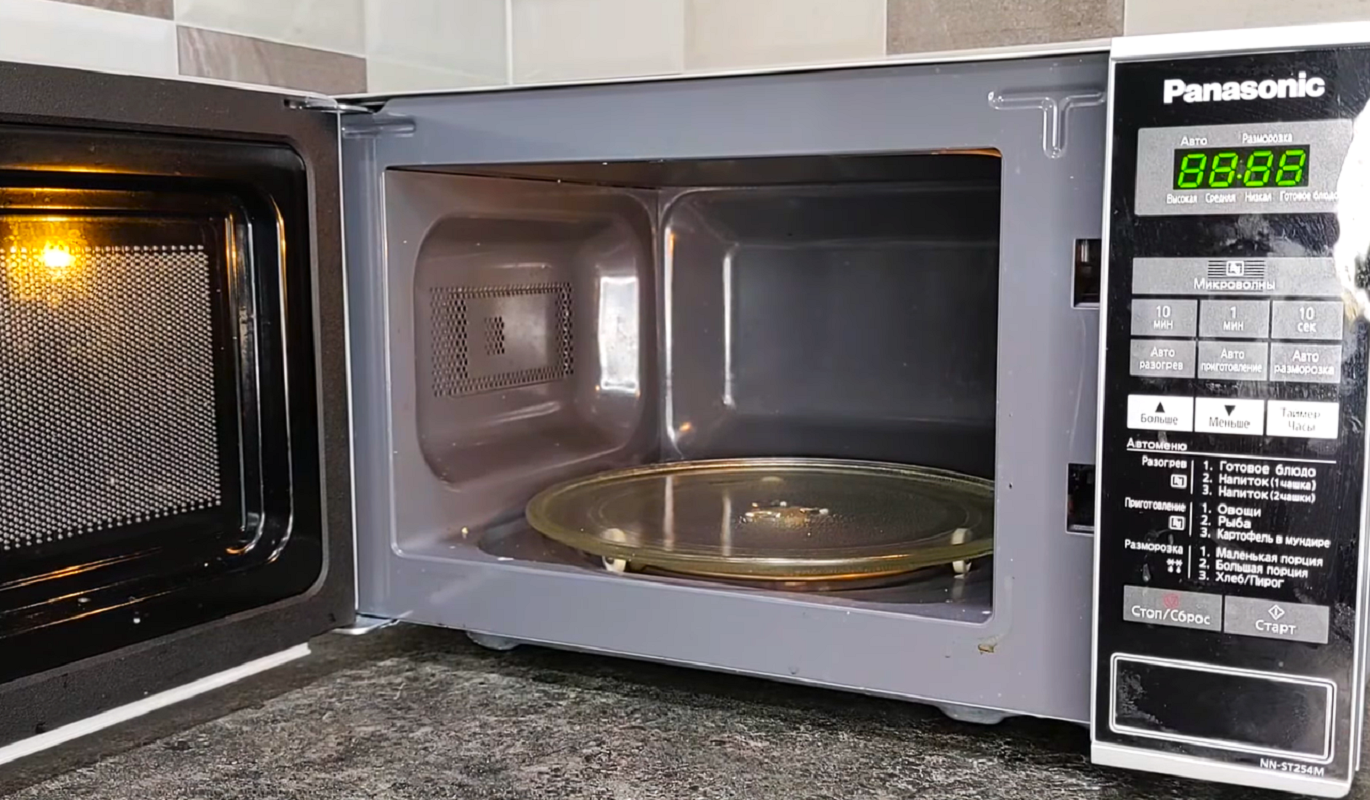 За лічені хвилини: як прибрати старий жир з мікрохвильової печі - простий трюк