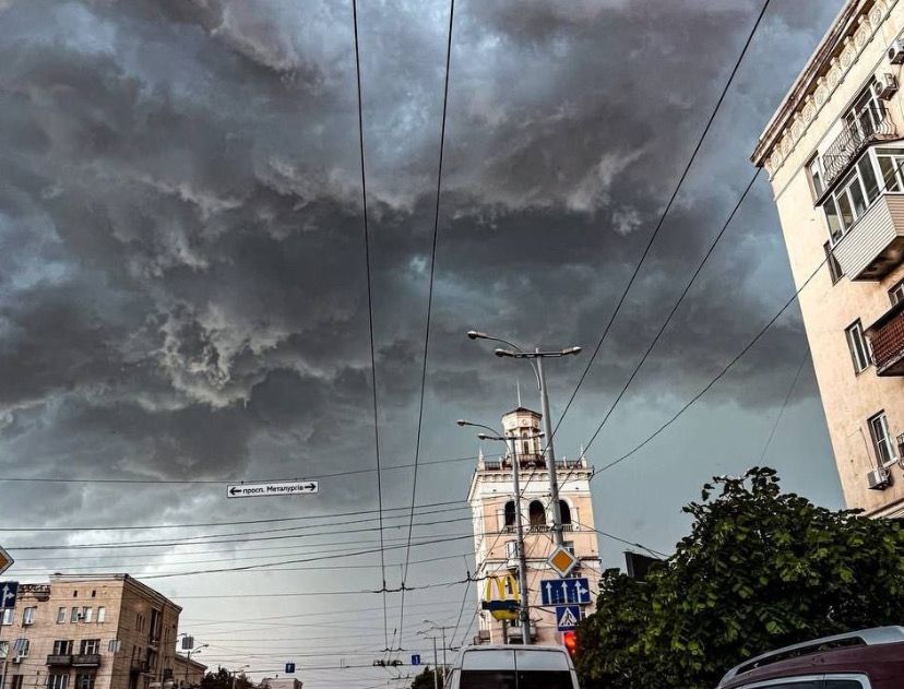 Грози, зливи та до +30°: синоптики сказали, де не буде дощів у перший вихідний літа