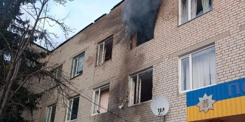 В Черниговской области шахед попал в отделение полиции, вспыхнул пожар