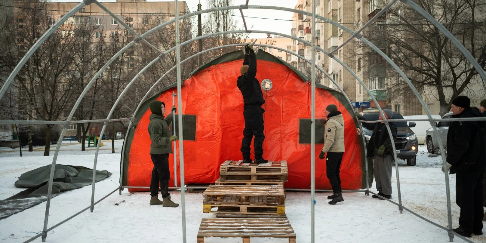 «Воевали за этот город». Ветераны третьего армейского корпуса обустроили теплопункты для харьковчан