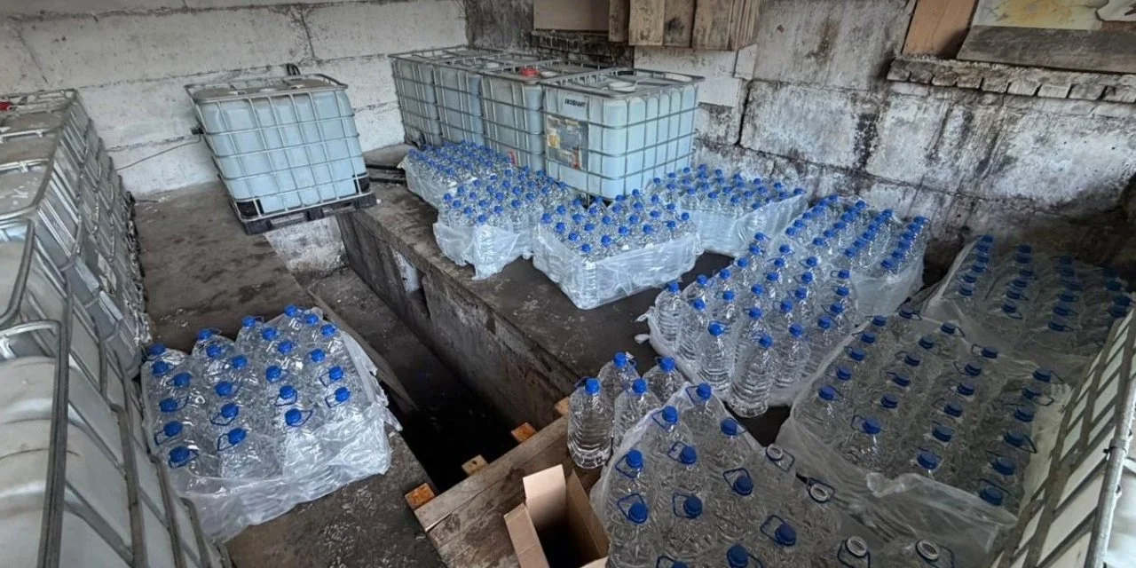 В антисанитарных условиях. В Киеве ликвидировали два производства фальсифицированного алкоголя