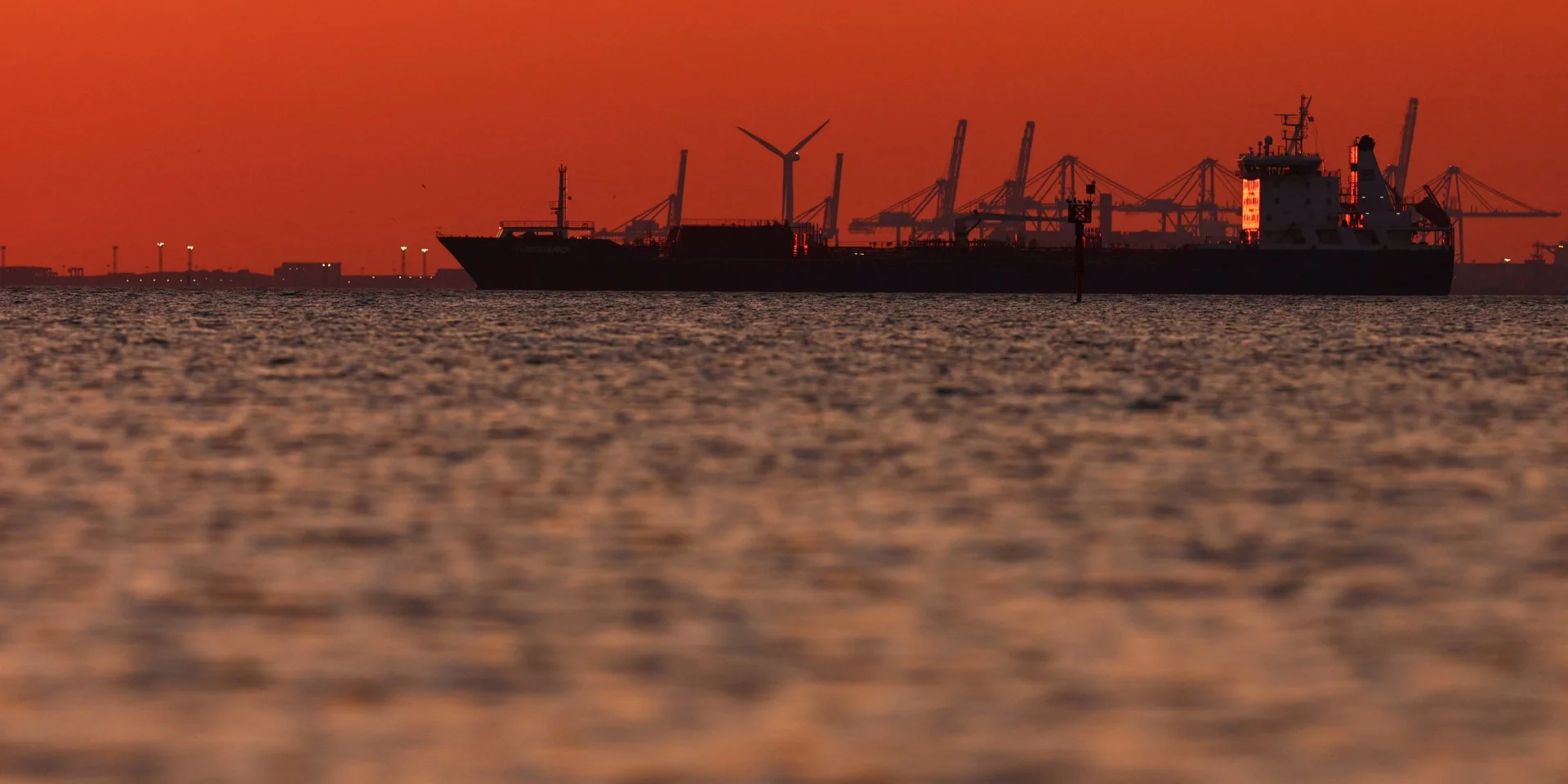 США временно разрешили продажу иранской нефти, уже находящейся в море