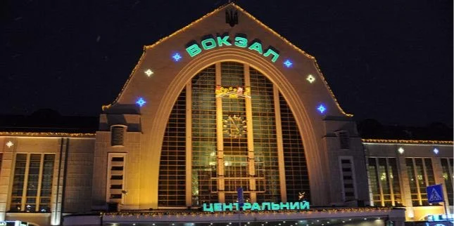 Мониторинговые каналы сообщили, что РФ нацелилась на киевский вокзал: в УЗ прокомментировали
