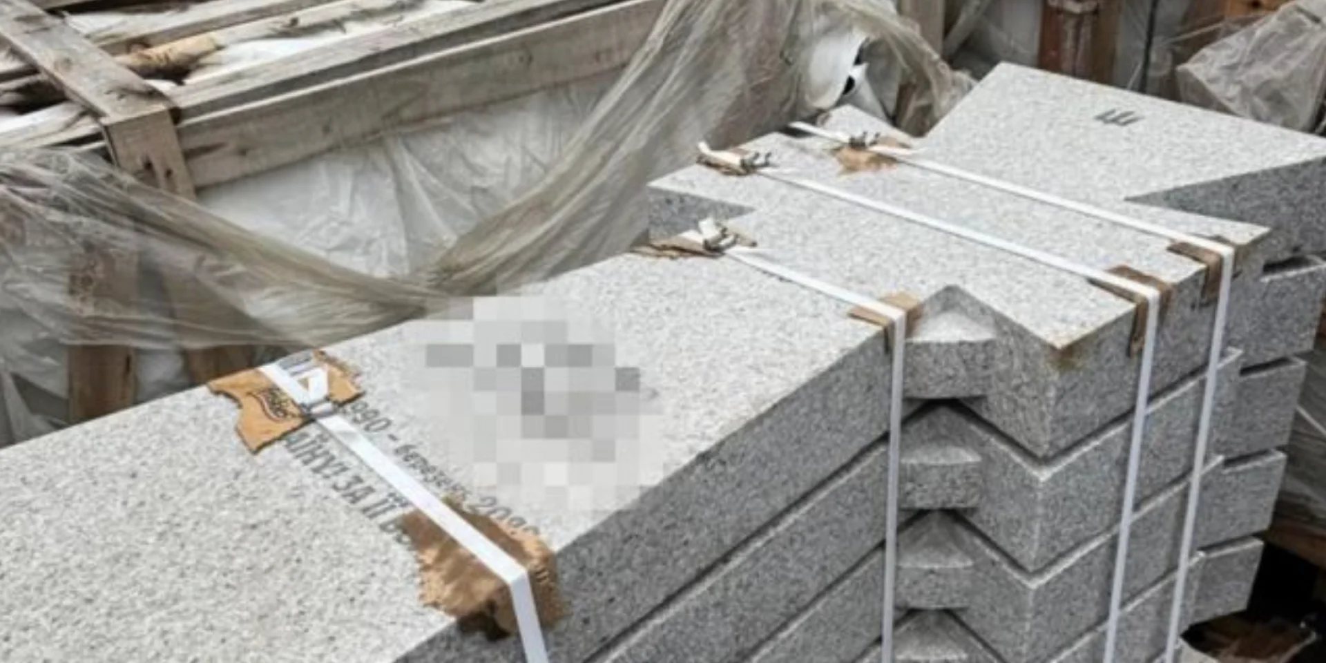 Привезли из Китая. В Ирпене кресты для могил защитников закупили по завышенной цене — подозрение объявлено трем лицам