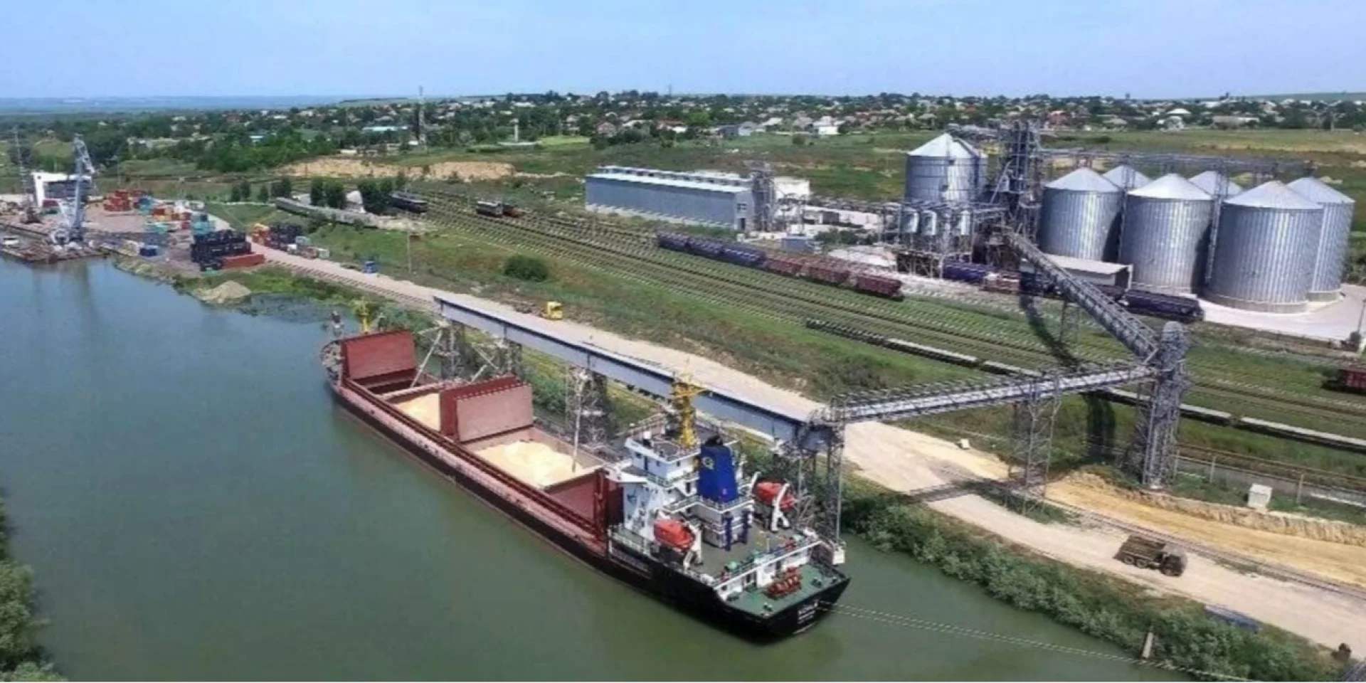 Появился благодаря Украине. Румыния закрыла сделку по покупке стратегического порта в Молдове на границе трех стран