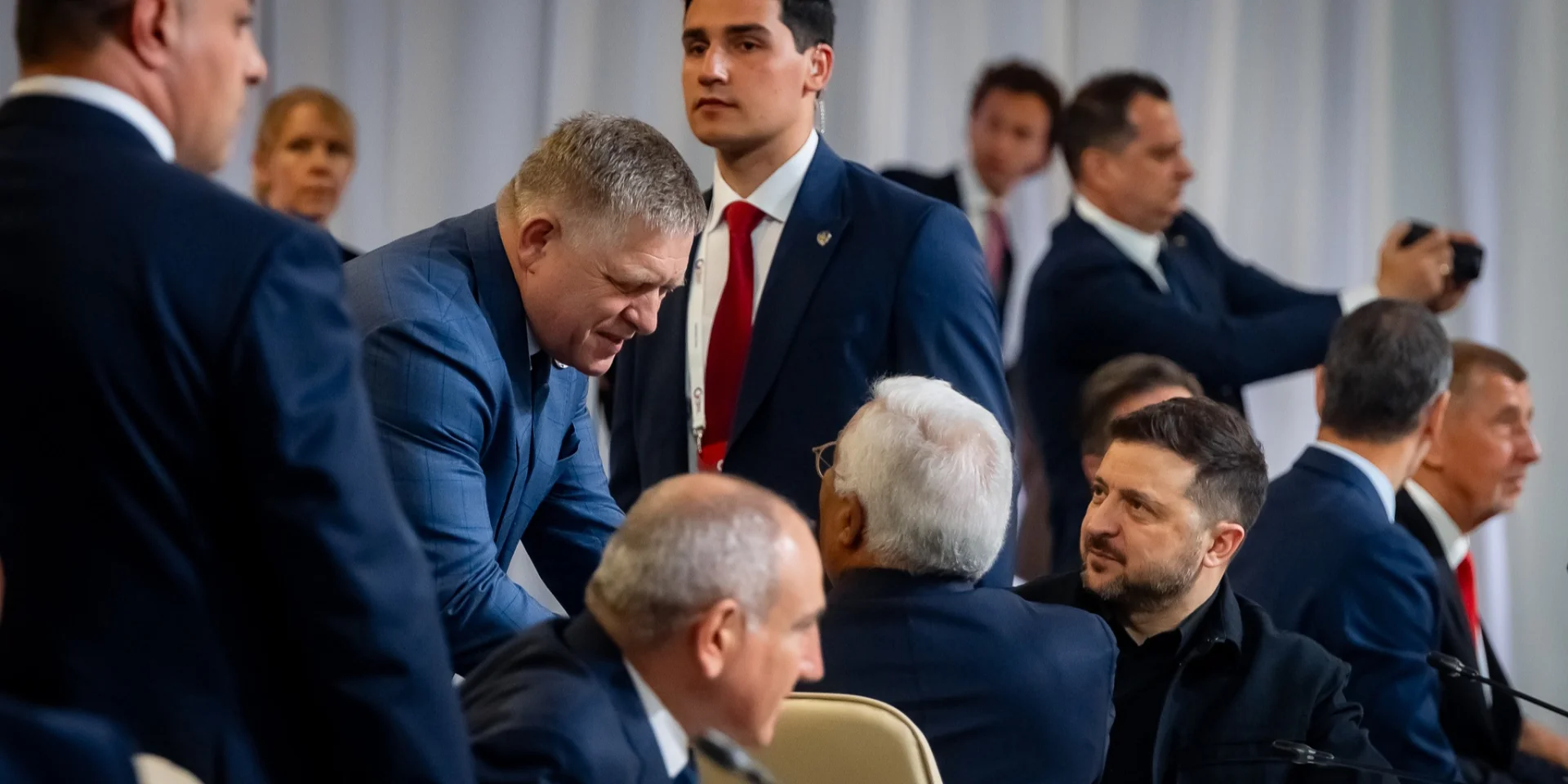 Зеленский в Ереване встретился с премьером Словакии Фицо