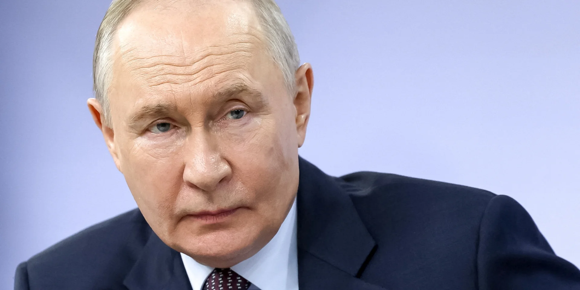 «Большую часть времени — в бункерах». Путин боится переворота и покушения, а среди силовиков назрел конфликт — отчет европейской разведки