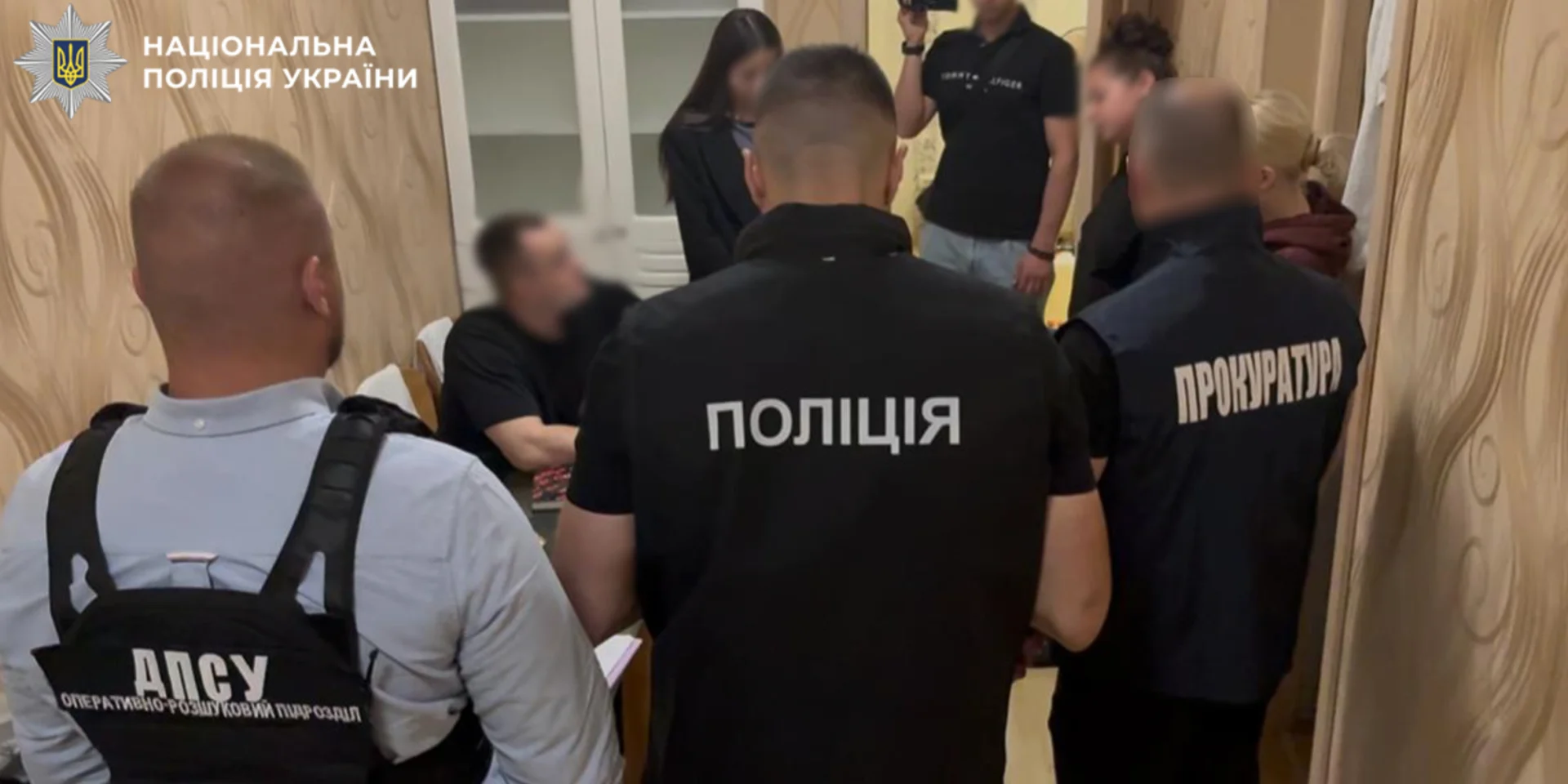 Женщин в беде отправляла за границу. Во Львове задержали женщину, которую подозревают в организации схемы секс-бизнеса