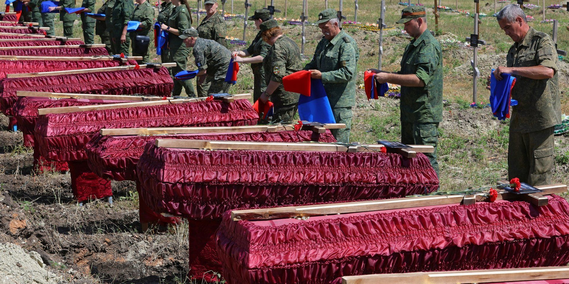 Потери вс украины на сегодня. Кладбище военных погибших на Украине. Кладбище украинских солдат. Кладбища погибших солдат ВСУ.