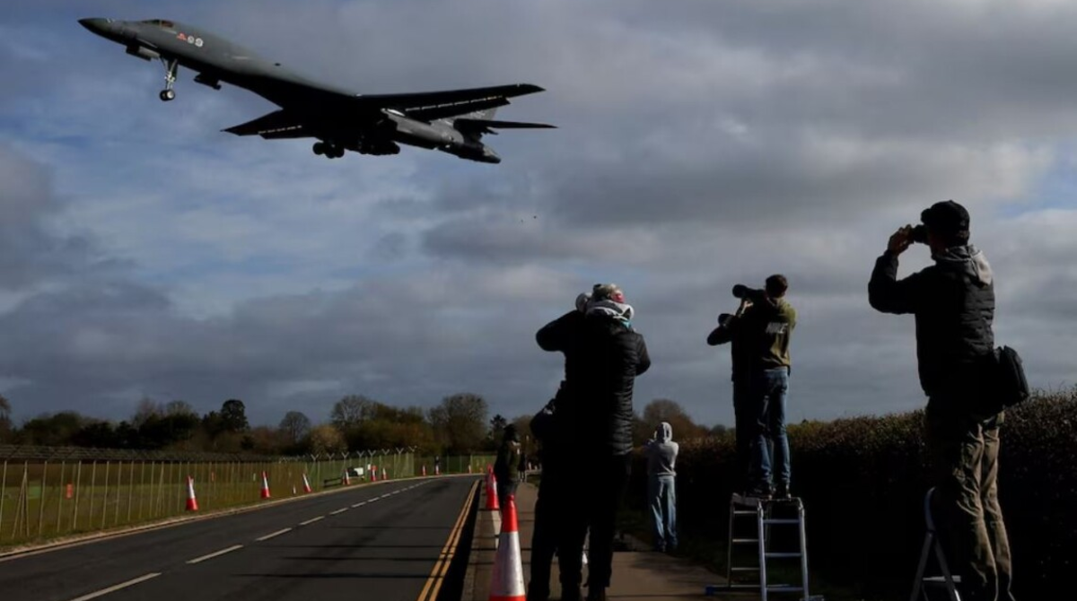Великобритания частично разрешила США бить по Ирану с британских баз