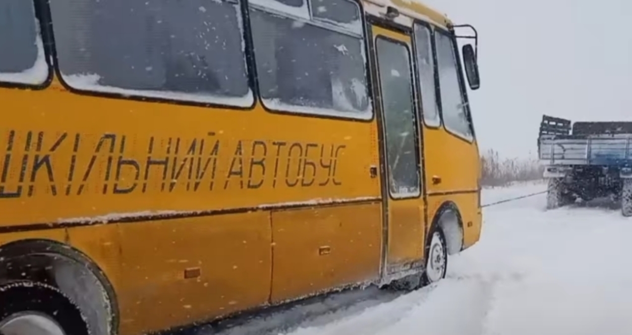 В Украину идет мощный снежный шторм: когда ожидать непогоды