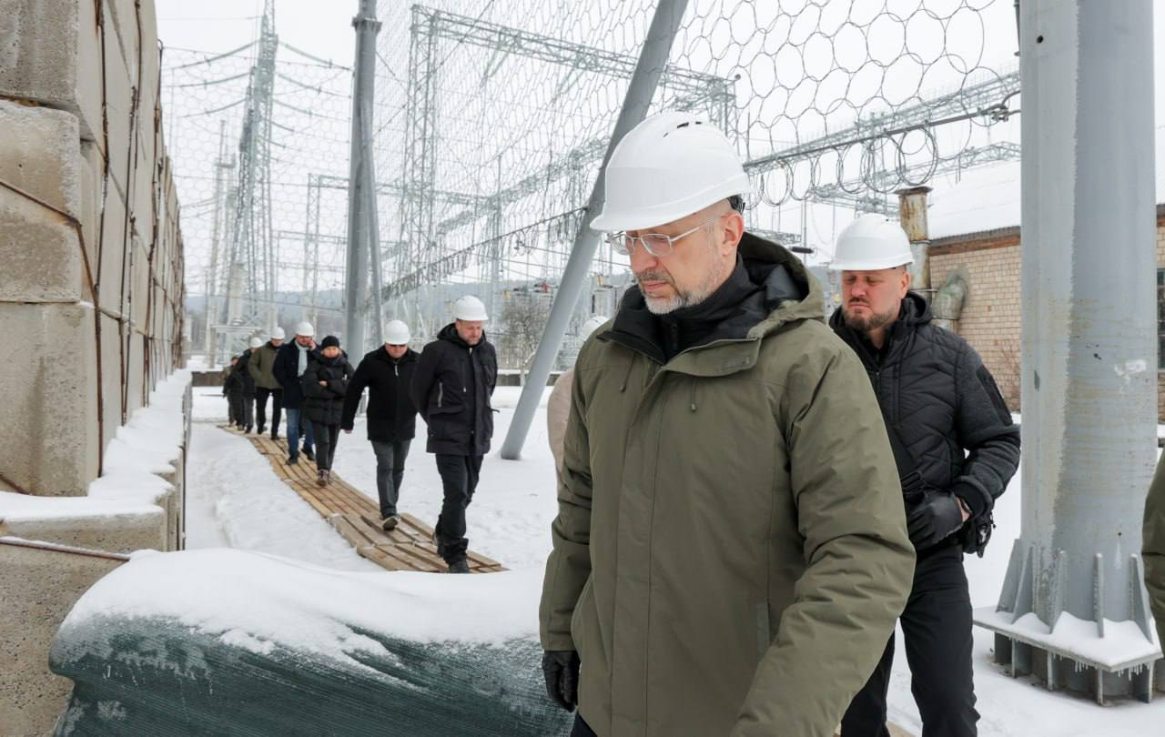 Шмыгаль анонсировал запуск "защищенных мощностей": Украина переносит генерацию