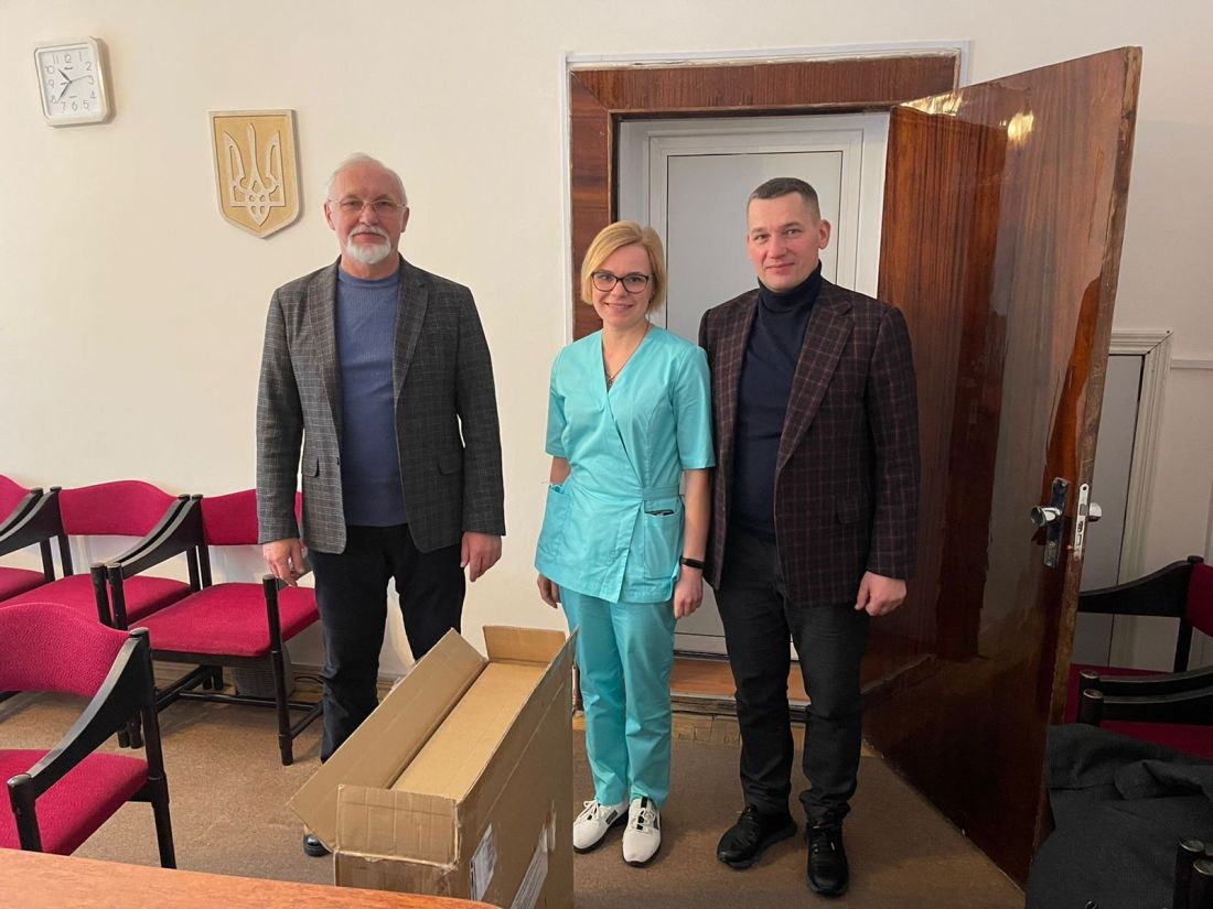 Подяка за лікування: Микола Люшняк передав фтизіопульмонологічному центру веносканер