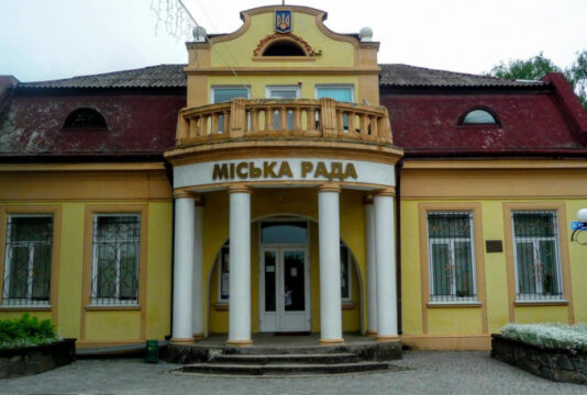 На Львівщині п’ятьох депутатів міськради покарали за преміювання міського голови Ходорова