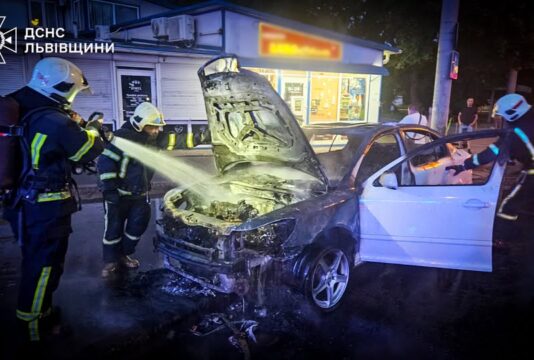 У Львові згоріла Skoda Octavia A5