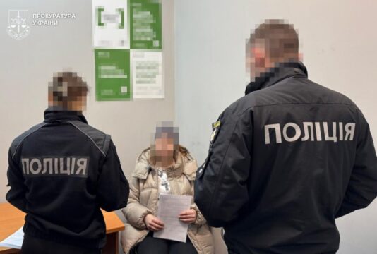 У Львові жінка вистрелила у мікроавтобус із поліцейськими та військовими