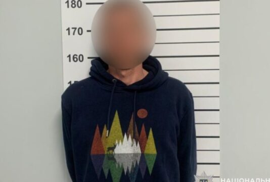 У Львові чоловік вдарив перехожого ножем у спину та втік