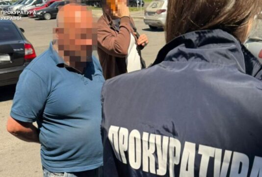 У Львові ексдепутата зі сином затримали під час отримання 7,5 тис. доларів за допомогу ухилянтам