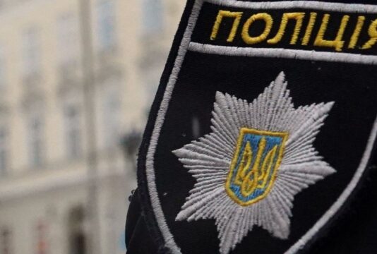 У Стрию чоловіка оштрафували за середній палець поліцейським