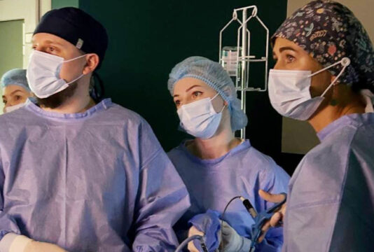 Уперше в Україні львівські лікарі видалили рідкісну пухлину з рудименту матки