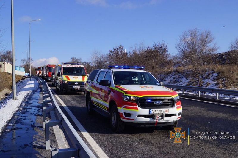 Запорізькі рятувальники взяли участь у заході з нагоди відкриття найбільшого вантового мосту в Україні