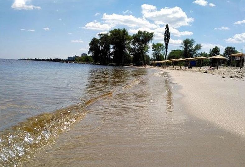 Перевищення нормативів: на яких пляжах Черкащини фахівці не радять купатися
