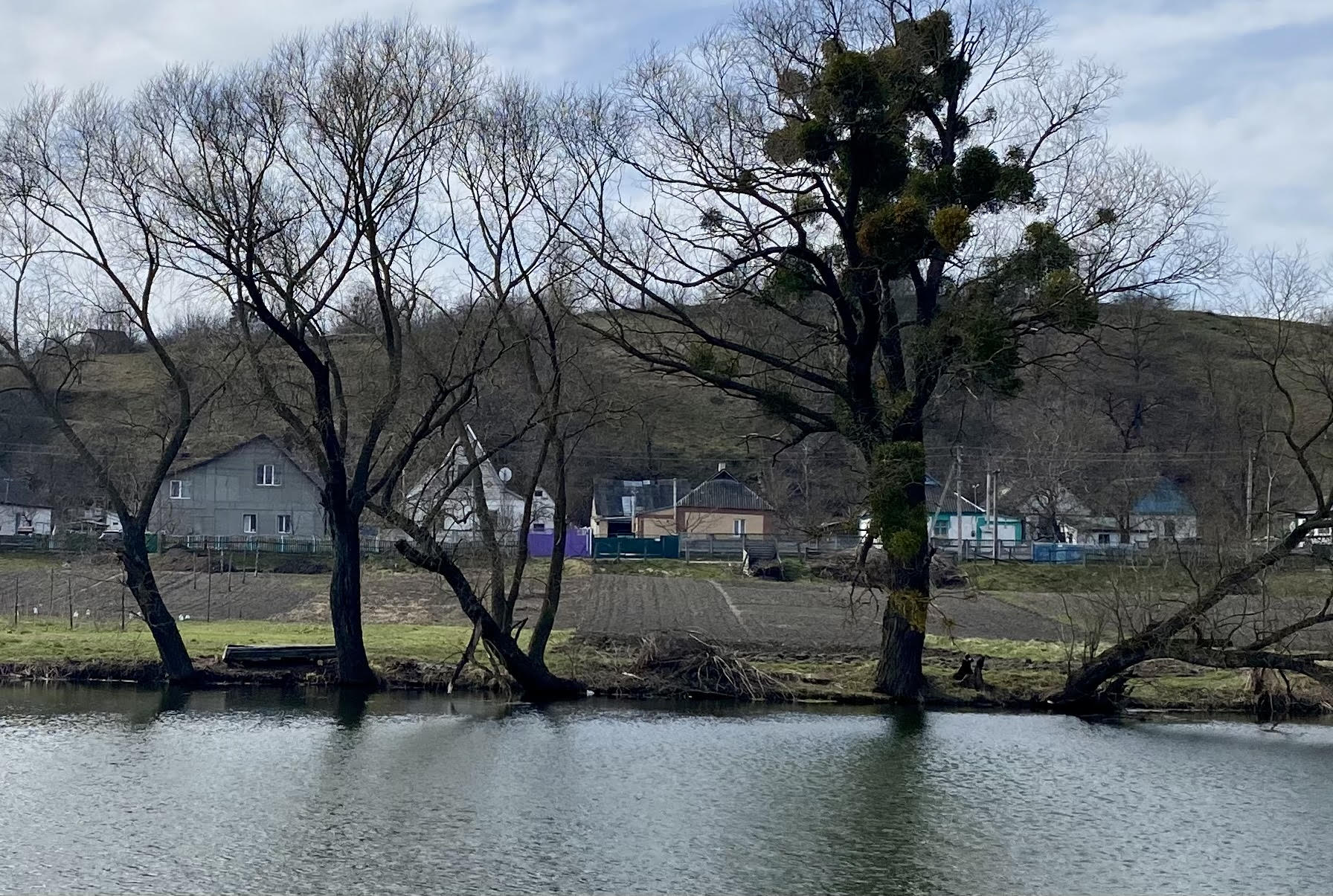 Суд зобов’язав Канівську громаду встановити прибережні захисні смуги річок