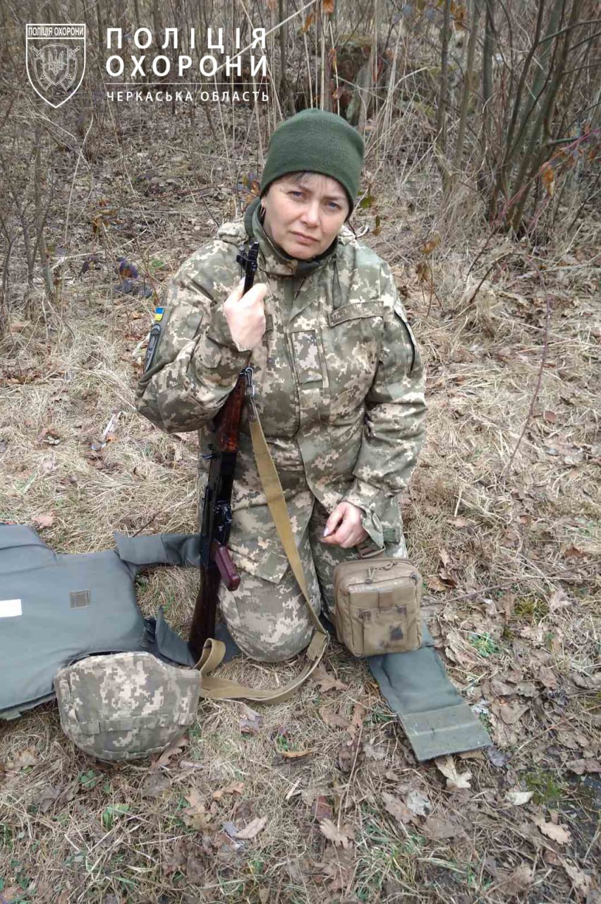 Служила на Світлодарській дузі: ветеранка АТО з Черкащини продовжує службу в поліції охорони
