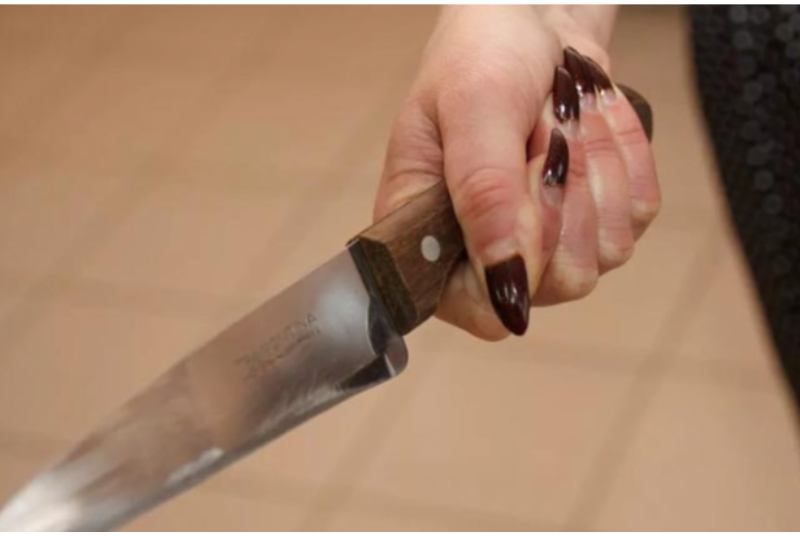 У Черкасах судили чоловіка та його матір, яка з ножем накинулась на працівника ТЦК