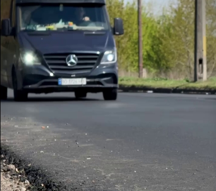 У Черкасах в одному з мікрорайонів поклали новий асфальт і ліквідовуватимуть вибоїни на всіх дорогах