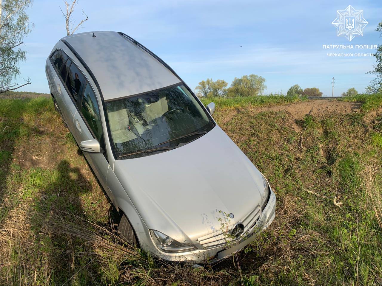 Біля Благодатного водій ВАЗу спровокував ДТП з Mercedes і втік з місця ДТП
