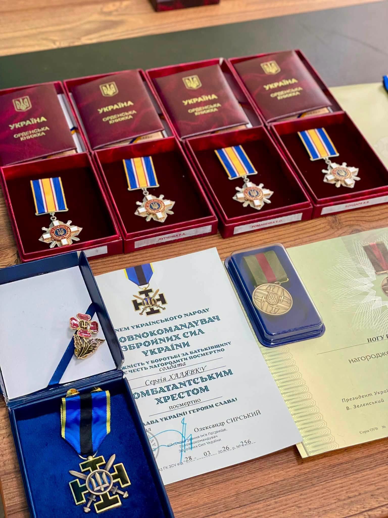Родинам захисників із Золотоніського району передали державні та військові нагороди