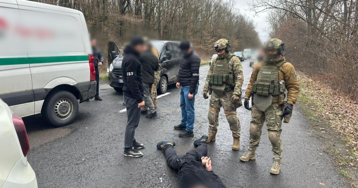 Инкассаторов поймали с уклонистом на границе: Нацбанк не спешит их проверять