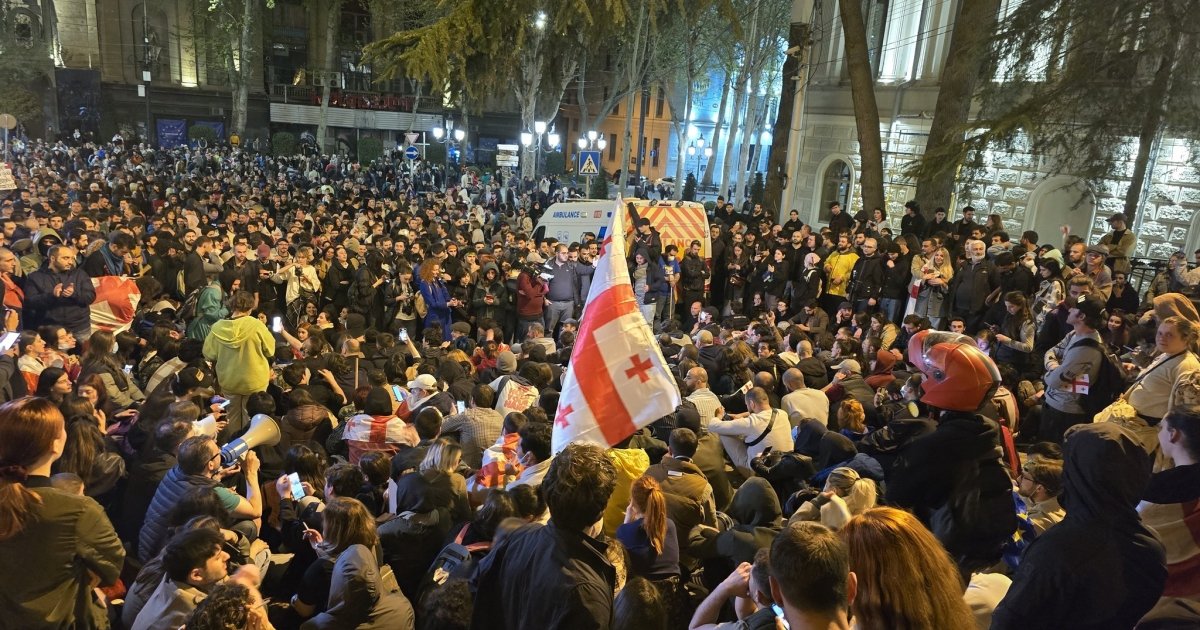 В Тбилиси на акции протеста против скандального закона об иноагентах произошли столкновения (видео)