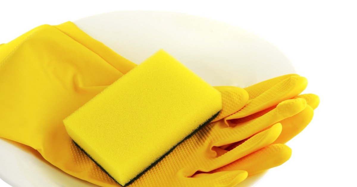 Даже старый жир отойдет: как очистить кухонные шкафчики простым домашним средством (видео)