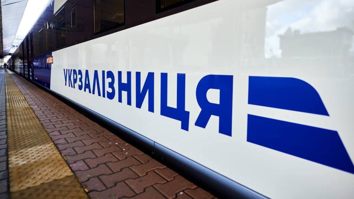 "Укрзалізниця" після ранкової ракетної атаки відновила роботу вокзалу станції "Дніпро"