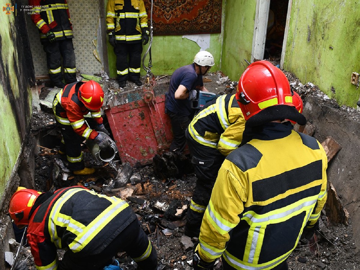 В Николаеве в разрушенной оккупантами пятиэтажке нашли тело седьмой жертвы