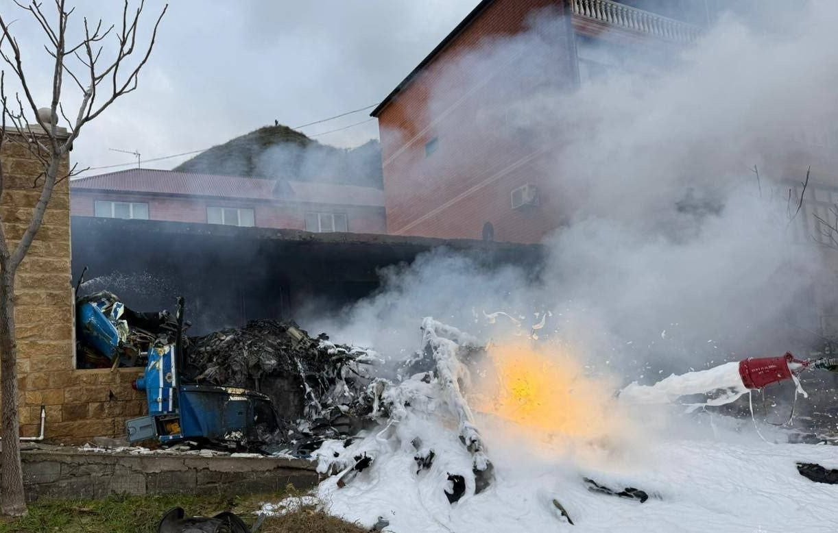 Российский военный вертолет рухнул на дом в Дагестане