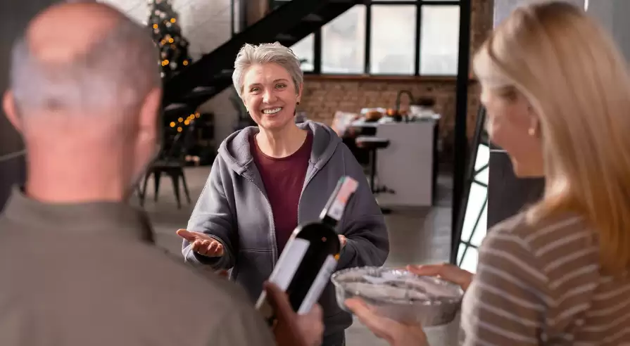 Етикет з 80-х, що сьогодні вважається невихованістю: 5 застарілих звичок